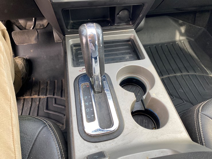 2010-ford-edge-image-35