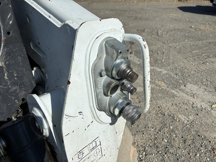 2021-bobcat-s590-image-7