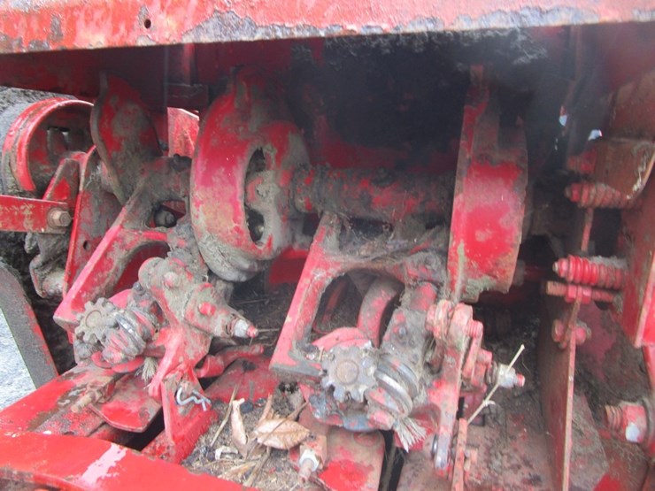 new-holland-310-image-4