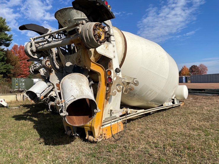 #3375-•-mcneilus-cement-mixer-drum-with-chutes-and-controls-image-5