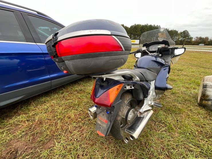 2004-honda-st-1300-motorcycle-(w/new-tires,-miles-image-9