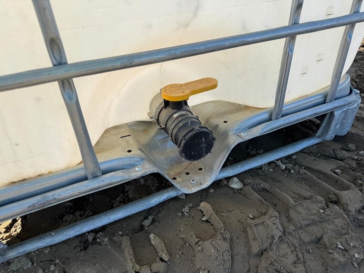 water-tank-tote-image-5