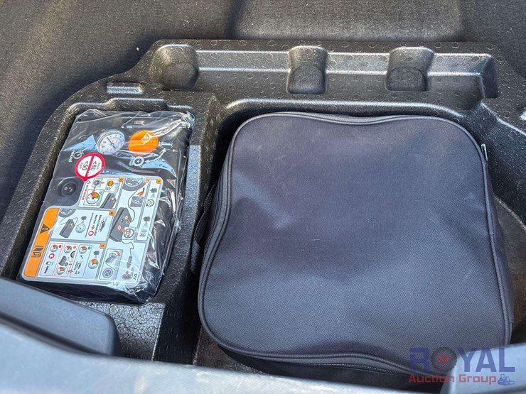 2021-ford-mustang-mach-e-image-27