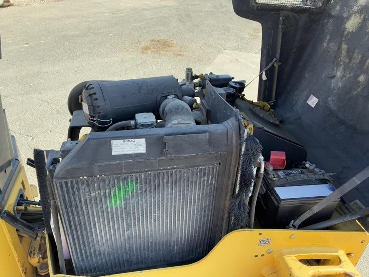 2017-bomag-bw120-image-12