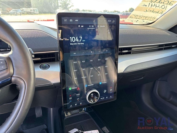 2021-ford-mustang-mach-e-image-17