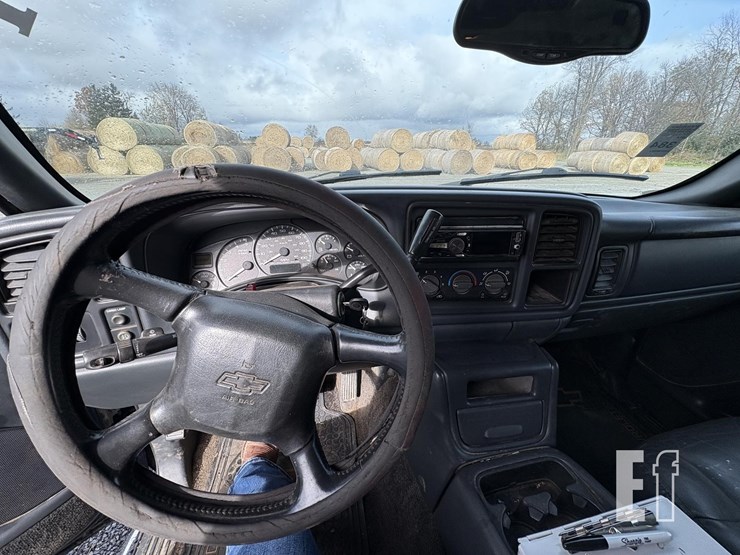 2002-chevrolet-silverado-2500-image-11