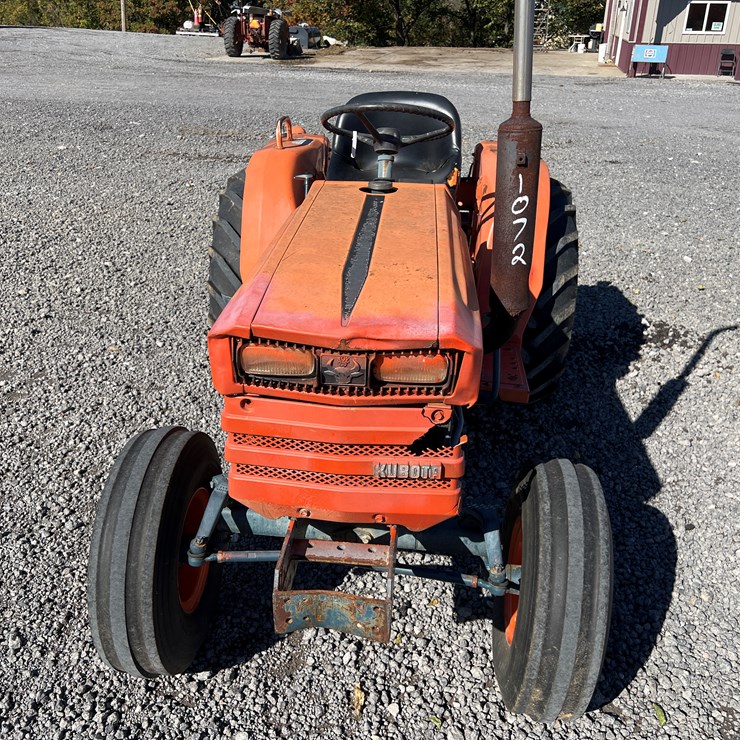 KUBOTA B8200