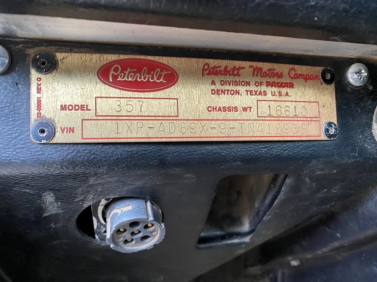 peterbilt-357-image-27