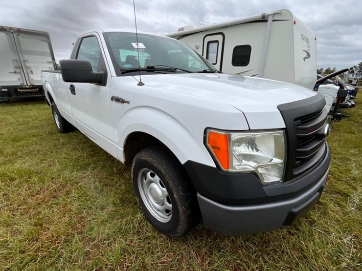 2014-ford-f150-xl-image-1