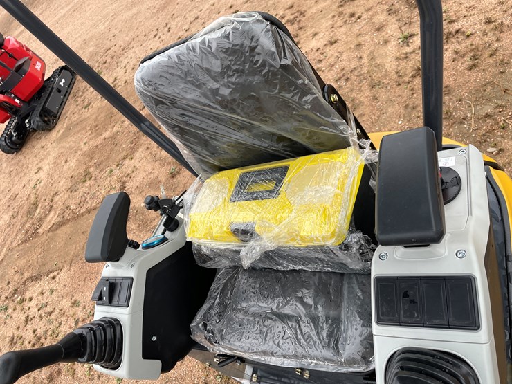 #1791-•-agt-xz20r-mini-excavator-image-33