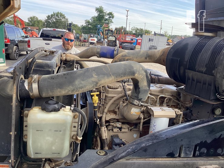 2011-volvo-sd100d-image-9