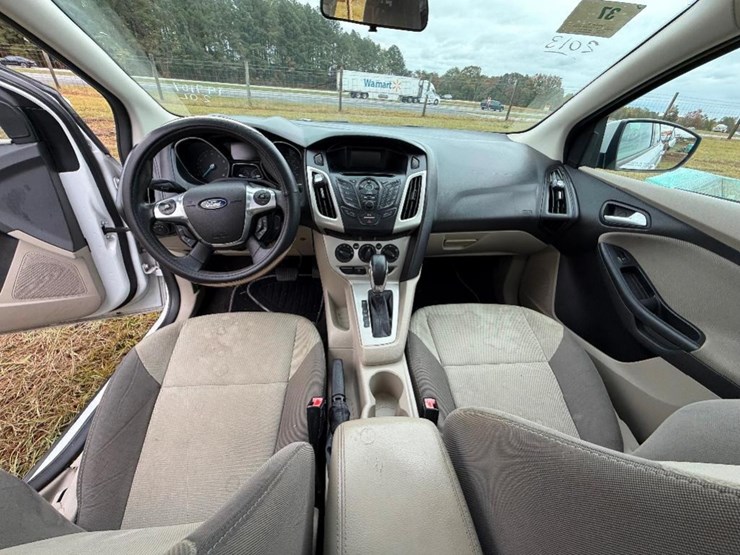 2013-ford-focus-(at,-2.0l,-sunroof,-radio-does-image-14