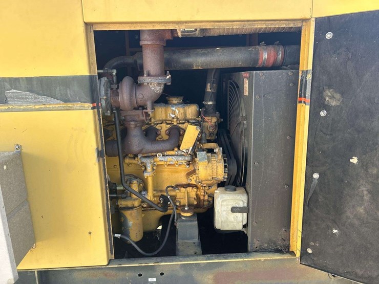 1995-generac-94a04738-s-125-kw-towable-t/a-diesel-generator-image-8