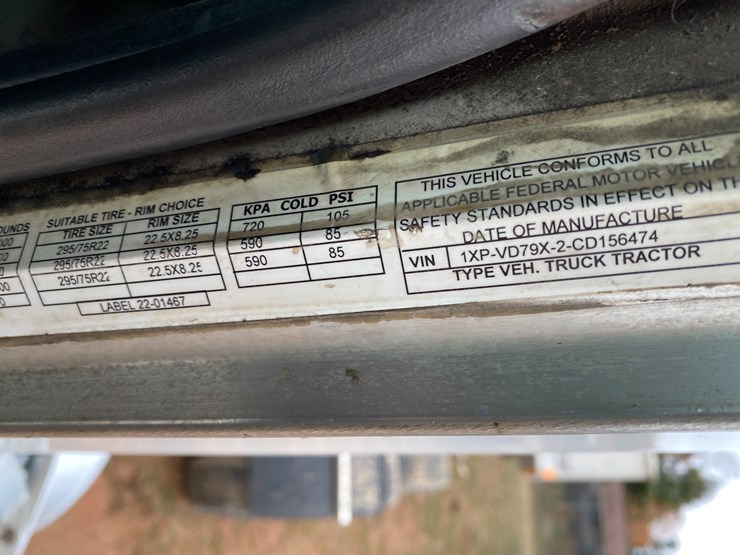 2012-peterbilt-384-image-60