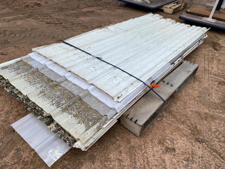 #3395-•-pallet-of-plastic-siding-image-1