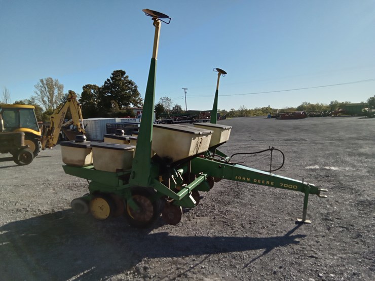 john-deere-7000-image-1