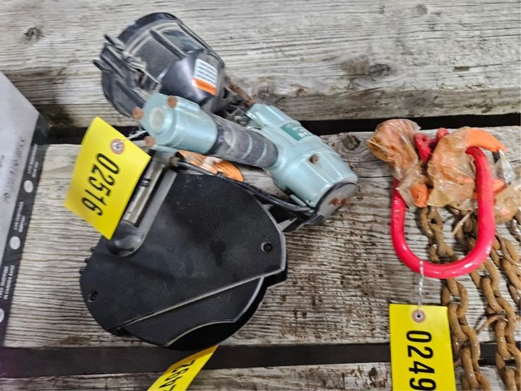 #2516-•-hitachi-roofing-nail-gun-image-2