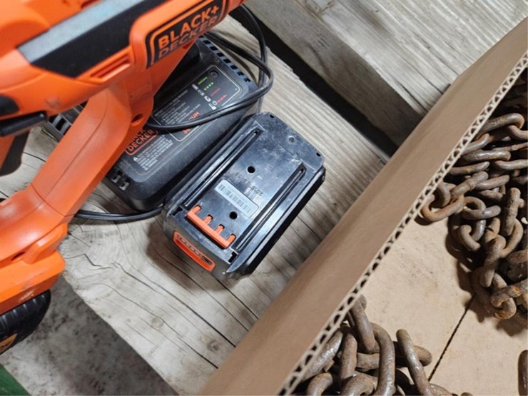 #2476-•-black-&-decker-40-volt-string-trimmer-image-5