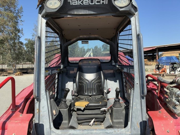 2017-takeuchi-tl12v2-image-14