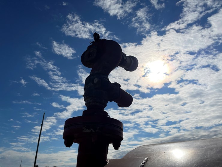 #3370-•-dust-control-5,200-gallon-water-truck-18'-tank-image-37