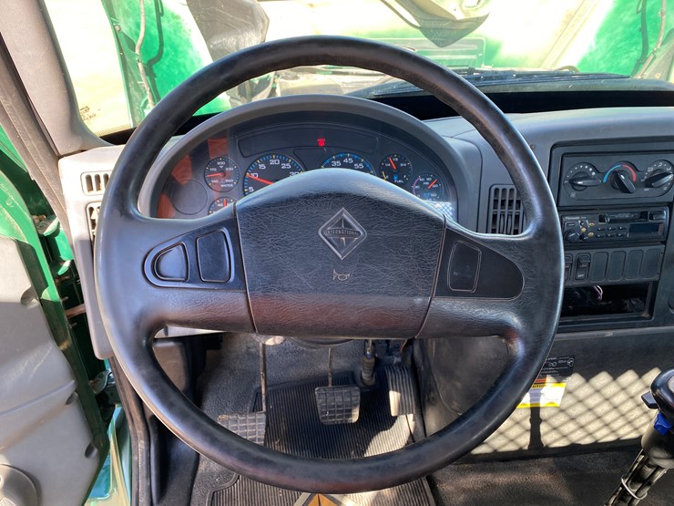 2003-international-7400-image-54