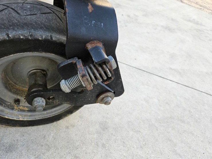 #2482-•-2012-dixie-chopper-xcaliber-3366-zero-turn-mower-image-25