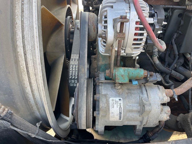 1998-volvo-semi-image-62