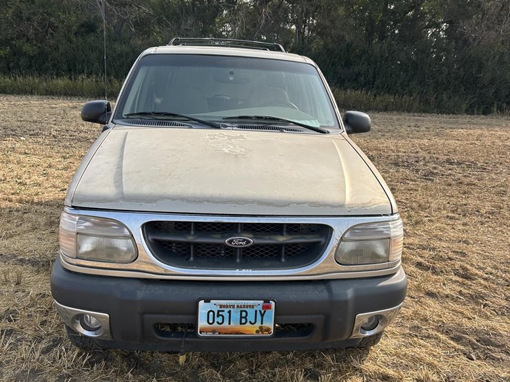 2001-ford-explorer-xlt-image-2