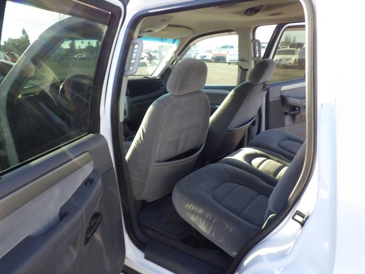 2004-ford-explorer-image-8