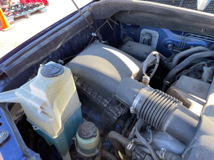 2015-toyota-tundra-sr5-image-43