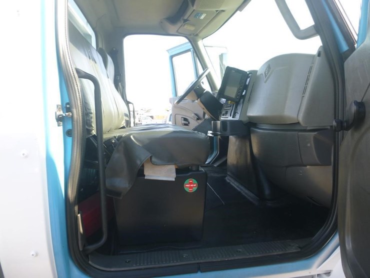 2011-international-durastar-4300-image-22