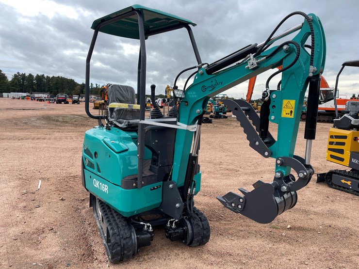 #1798-•-agt-qk16r-mini-excavator-image-3