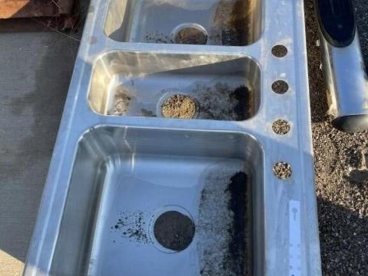 stainless-steel-sink-image-1