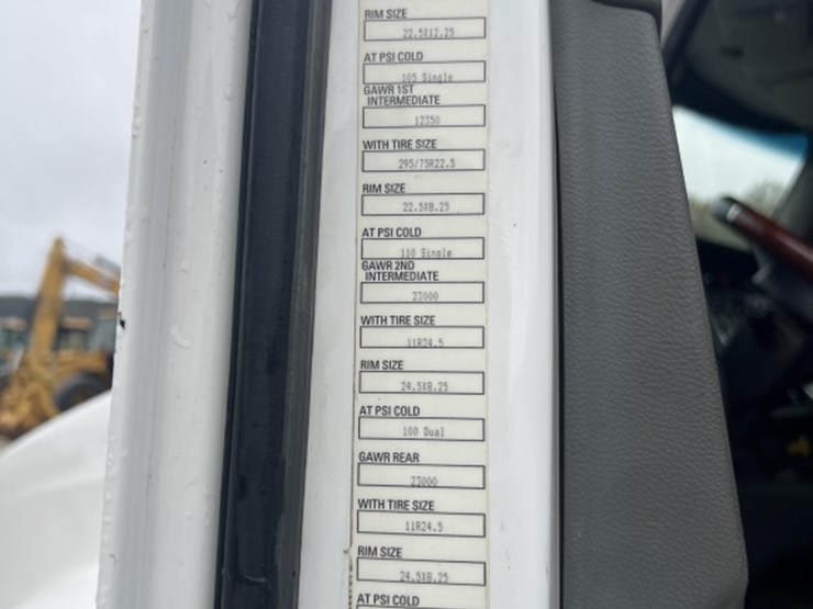 2016-kenworth-t880-image-12