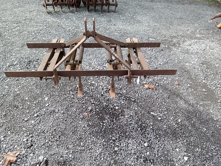 #916-•-4-shank-orchard-plow-image-2