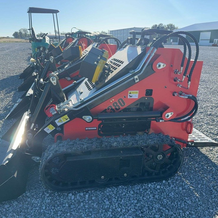 Future FT380R Skid Steer Loader - 23HP, 660lbs Operating Load, 0.15m³ Bucket