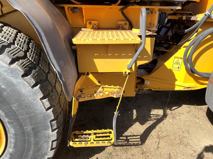 2015-volvo-l70h-image-35