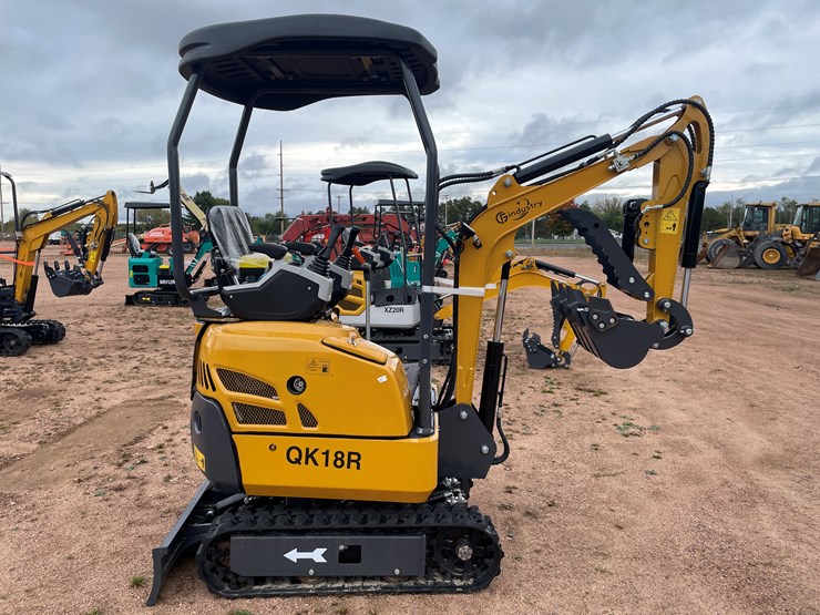 #1795-•-agt-qk18r-mini-excavator-image-4