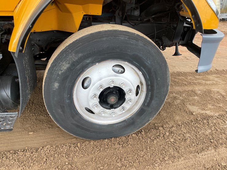 2004-international-7400-image-29