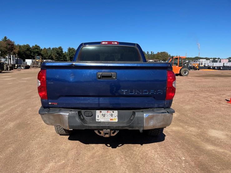 2015-toyota-tundra-sr5-image-4