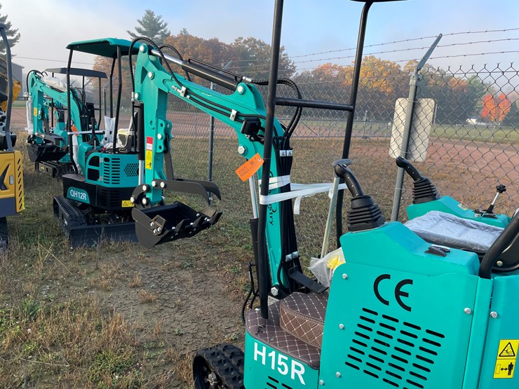 #1693-•-agt-h15r-mini-excavator-image-12