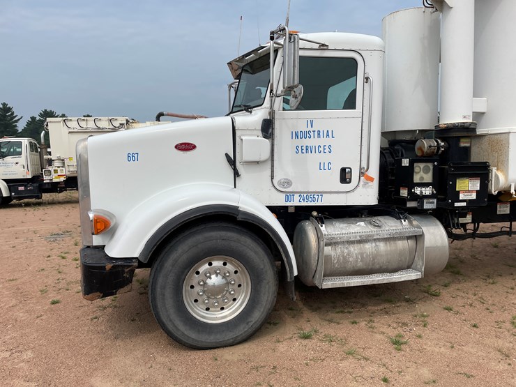 2011-peterbilt-365-image-17