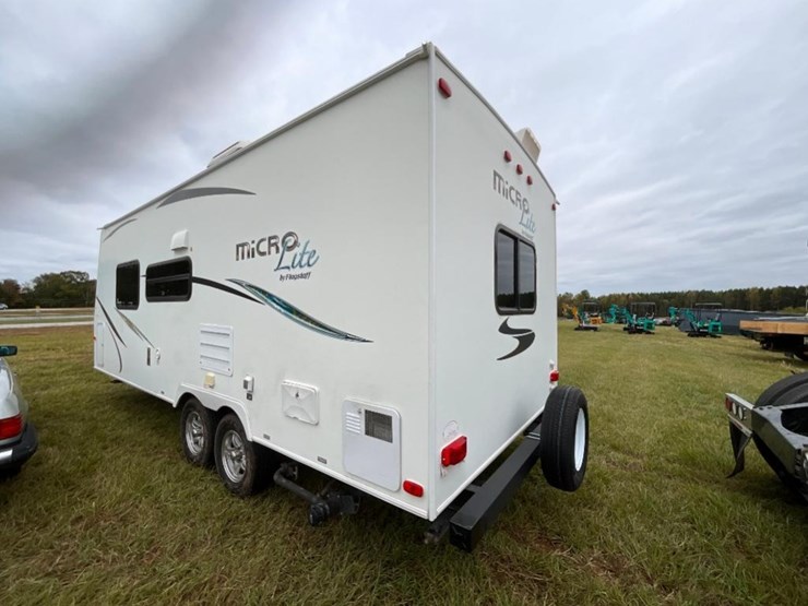 2015-forest-river-flagstaff-microlite-camper-image-4