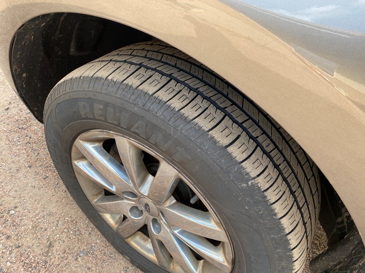 2013-ford-edge-image-52