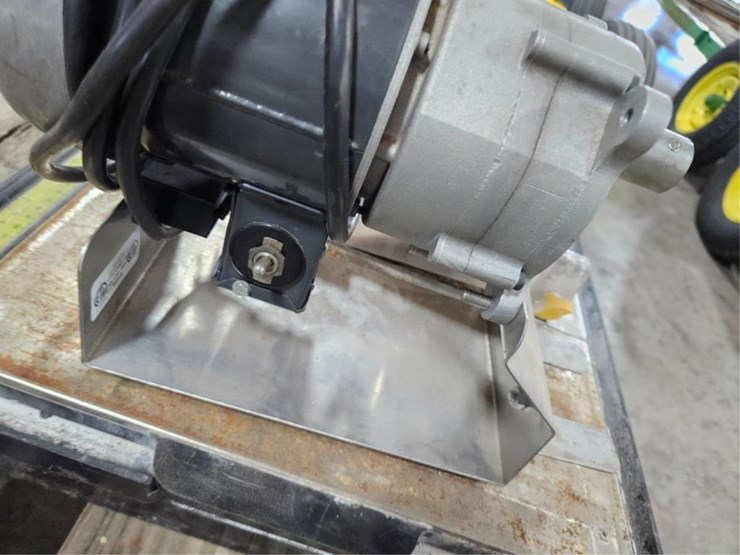 #2452-•-tile-saw-&-gear-reduction-motor-image-5