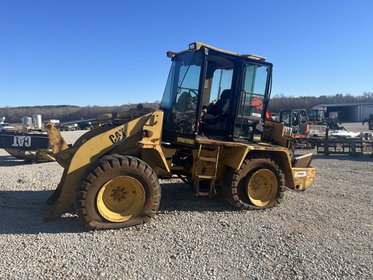 caterpillar-914g-image-1