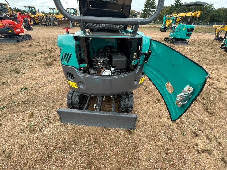 #1797-•-agt-qk16r-mini-excavator-image-14