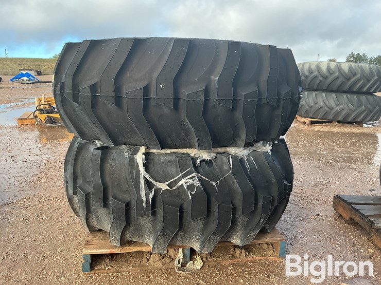 titan-industrial-tractor-lug-17.5l-24-tractor-tires-image-2