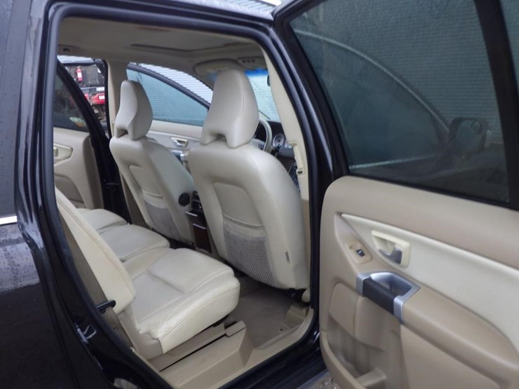 2012-volvo-xc90-image-8