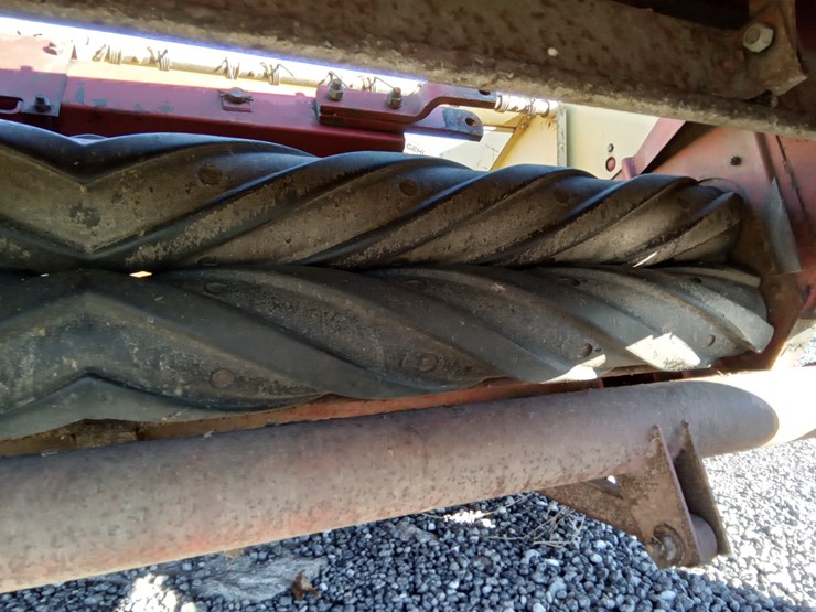 new-holland-472-image-6